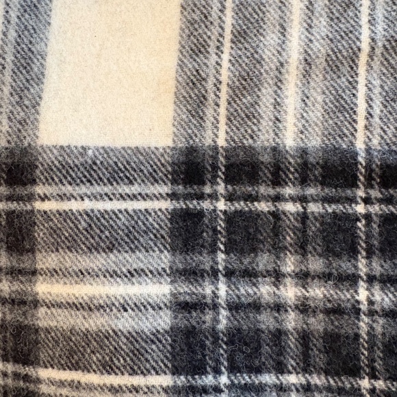 2 SCOTTISH WOOL SCARVES💙🖤 - Picture 6 of 7